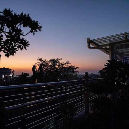 Hotel Alaya Dehradun Dış mekan fotoğraf