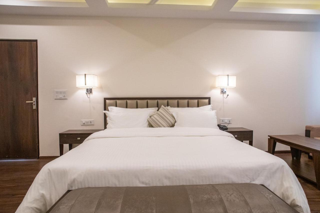 Hotel Alaya Dehradun Dış mekan fotoğraf