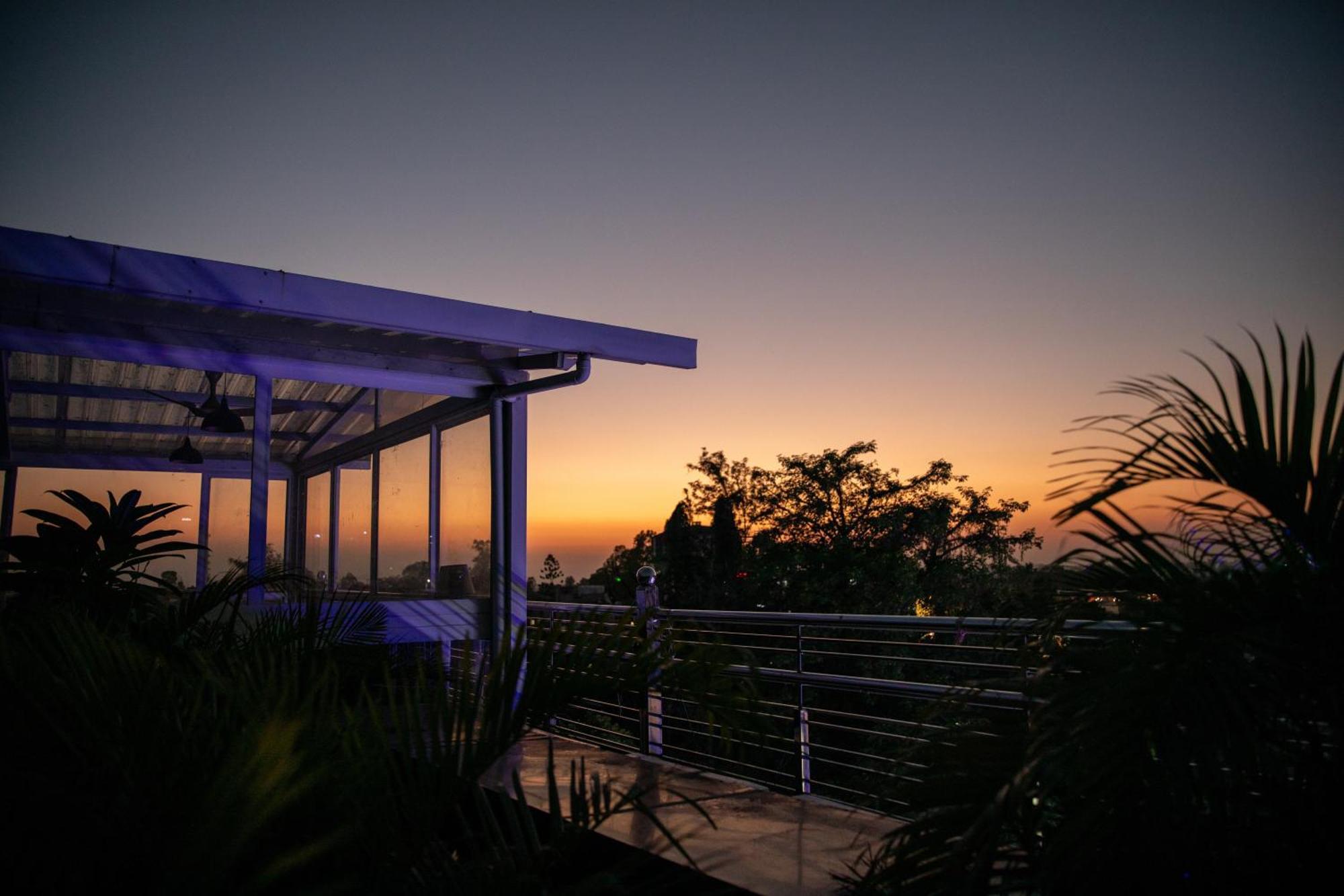 Hotel Alaya Dehradun Dış mekan fotoğraf