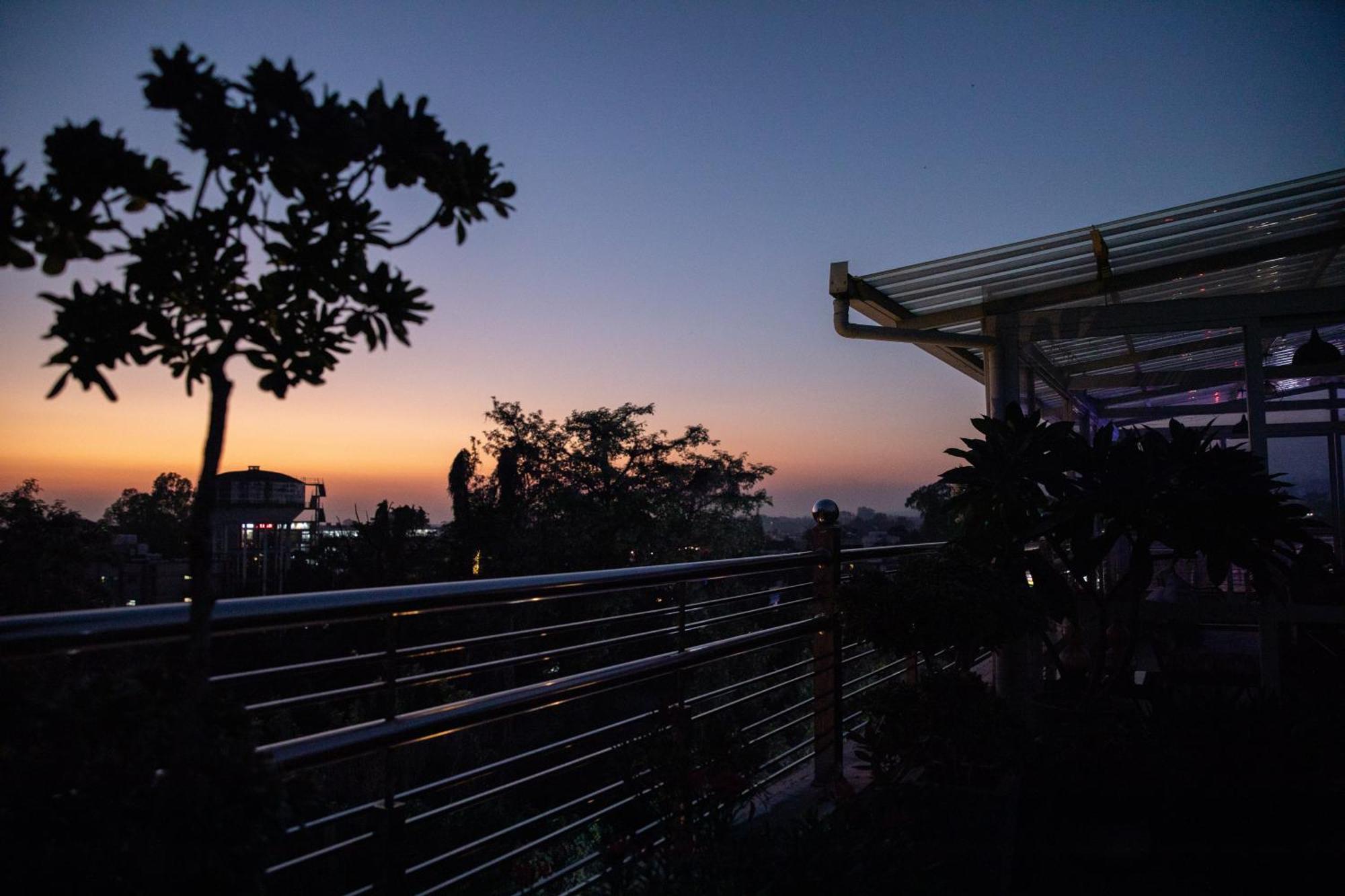 Hotel Alaya Dehradun Dış mekan fotoğraf