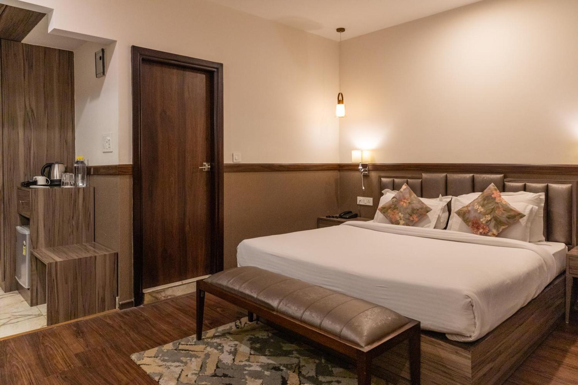 Hotel Alaya Dehradun Dış mekan fotoğraf