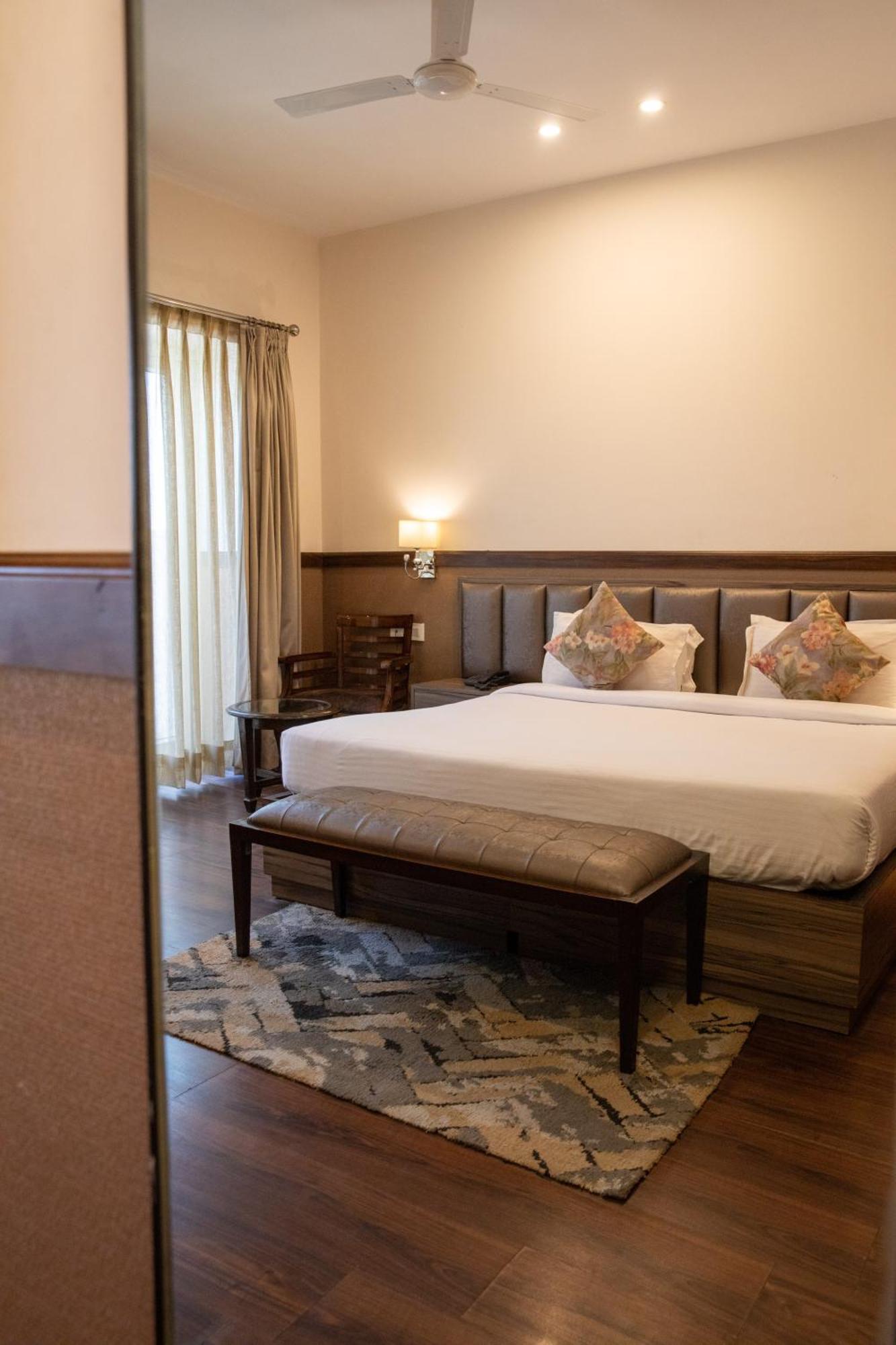 Hotel Alaya Dehradun Dış mekan fotoğraf