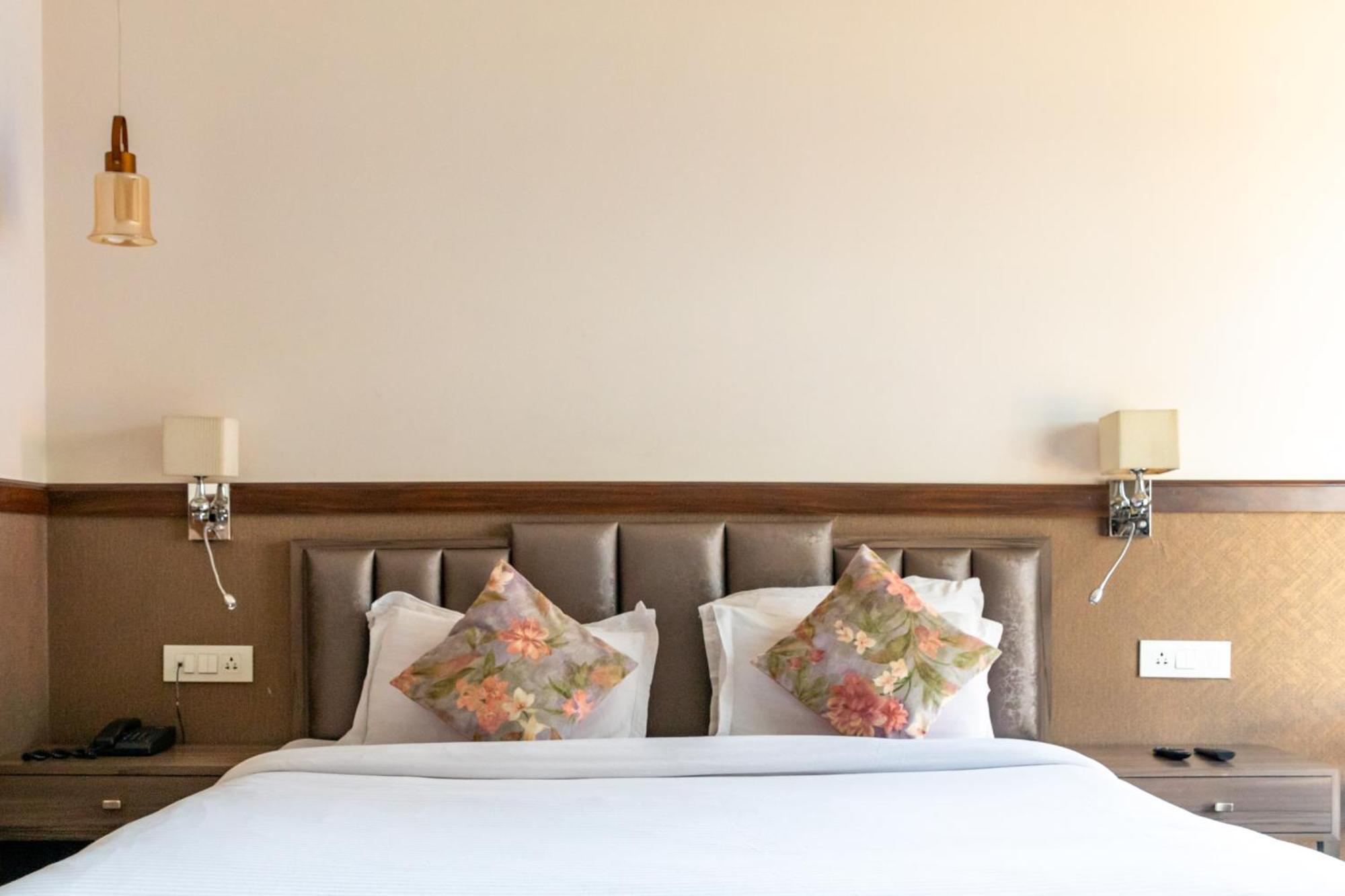 Hotel Alaya Dehradun Dış mekan fotoğraf